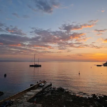 Seafront Over Bay Διαμέρισμα