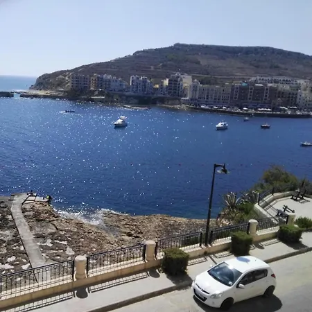 Seafront Over Bay Lägenhet