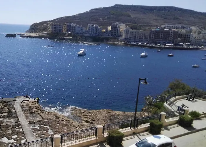Seafront Over Bay Daire